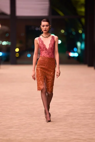 Look 24